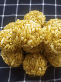 મમરા ના લાડવા (Mamra Ladva Recipe In Gujarati) રેસીપી મુખ્ય ફોટો