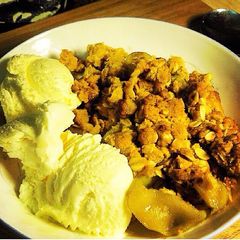 A picture of Apple Crumble.