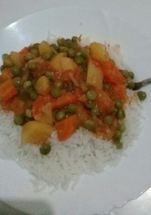 A picture of Vegan Potato Pea stew.