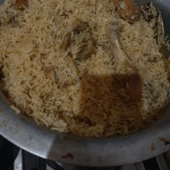 A picture of Chicken pulao.