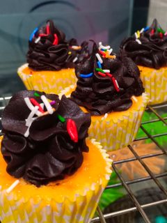 ઓરેન્જ ટ્રફ્લ કપ કેક (Orange Truffle Cup Cake Recipe In Gujarati) રેસીપી મુખ્ય ફોટો