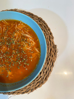 Una foto de Sopa harira tradicional marroquí