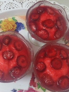 صورة لوصفة تحلية بلفراولة