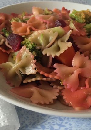 Foto principal de Pasta con brócoli y remolacha 