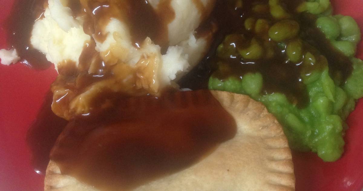 Steak Pie, Mash Potatoes, Peas & Thick Gravy. Yummy and Easy! 😀😊 Recipe