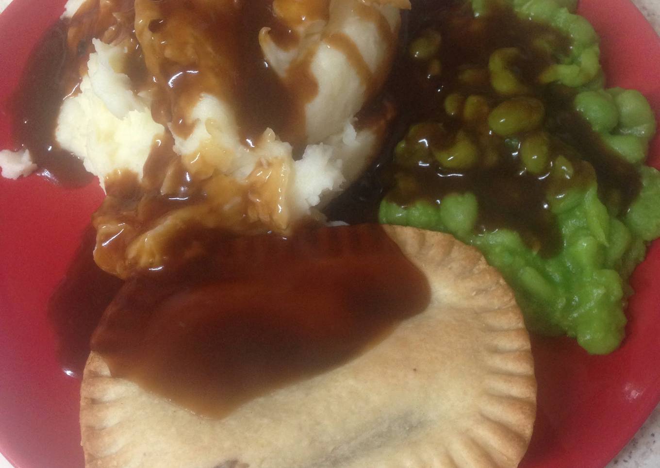 Steak pie, mashed potatoes, peas and sauce. Delicious and easy! 3