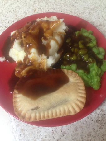 Recipe Steak Pie, Mash Potatoes, Peas &amp; Thick Gravy. Yummy and Easy! 😀😊 the So Delicious Tasty