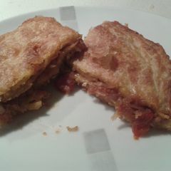 A picture of Onion and tomato pie.