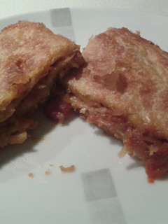 A picture of Onion and tomato pie.