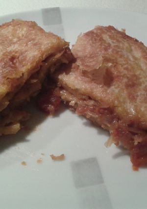 A picture of Onion and tomato pie.