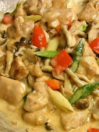 Easy Steps to Prepare Recipes Garlic Butter Cream Chicken the So Delicious Delicious.