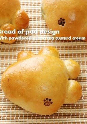 A picture of Paw Shaped Green Tea Custard Cream Bread.