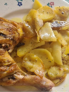 Una foto de Pollo estilo árabe con patatas