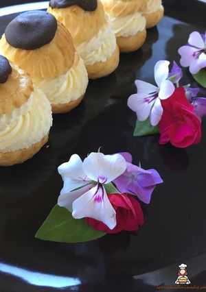 Una foto de Lionesas rellenas de nata a la vainilla