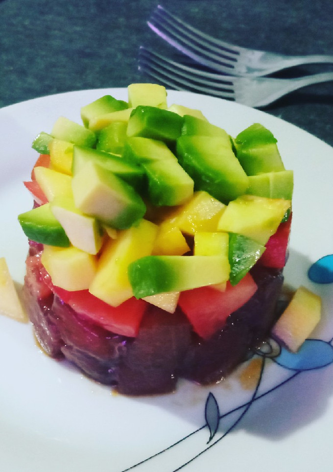 Una foto de Tartar de atún y mango