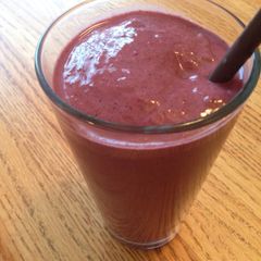 bedraggled berry blast health smoothie A picture of bedraggled berry blast health smoothie.