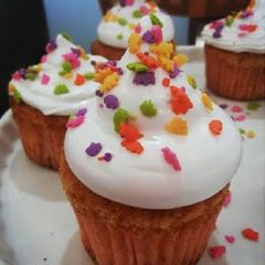 A picture of Lemon cupcakes.