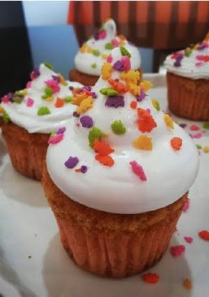A picture of Lemon cupcakes.