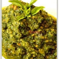 A picture of Rich Basil Pesto.