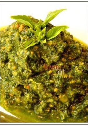 A picture of Rich Basil Pesto.