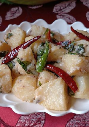 দক্ষিণী আলুর দম (dakshini aloor dum recipe in Bengali) রেসিপির প্রধান ছবি