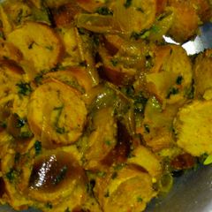 A picture of delicious spicy masala sausages.