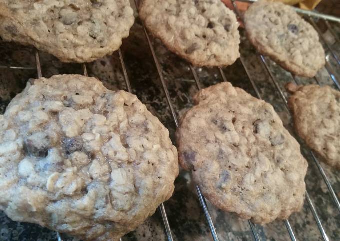 Chewy Chocolate Chip Oatmeal Cookies