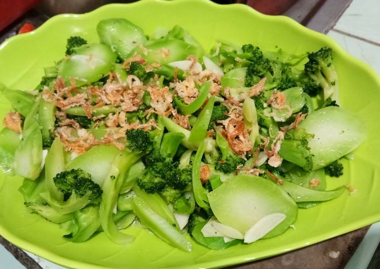 Resep Ca brokoli bawang putih, Lezat Sekali