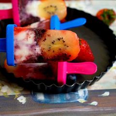A picture of Dye and tie vitamin C popsicle.