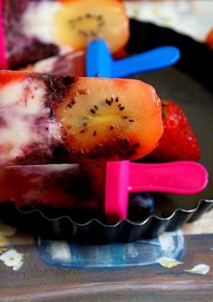A picture of Dye and tie vitamin C popsicle.