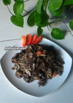 Foto resep Mie hitam cumi jamur