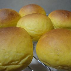 A picture of Kabocha Squash Bread and Kabocha Squash Paste Bread.