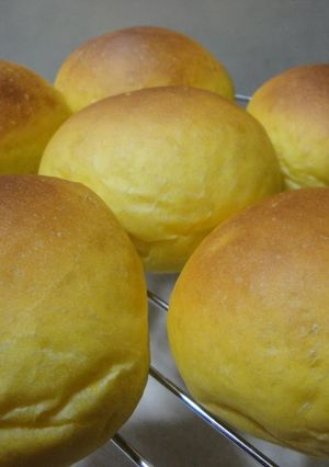A picture of Kabocha Squash Bread and Kabocha Squash Paste Bread.