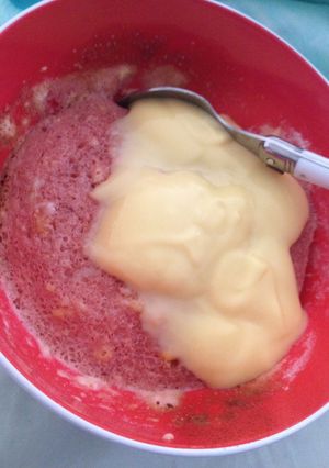 A picture of Sweet Strawberry Nesquick Cake.