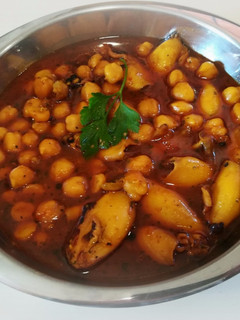 Una foto de Calamares con garbanzos