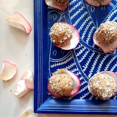 A picture of Oats lemon poppy bliss balls.