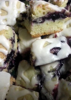 A picture of Blueberry Cookie Bars.