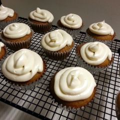 A picture of pumpkin cupcakes.