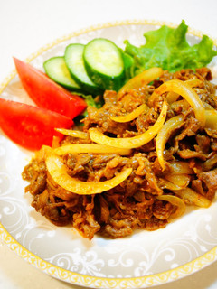 A picture of Beef and Onion Stir-Fry Seasoned with Curry and Ketchup.
