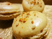 A picture of caramel macaron