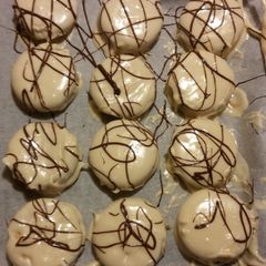 A picture of Peanut butter Cracker cookies.