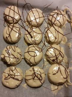 A picture of Peanut butter Cracker cookies.
