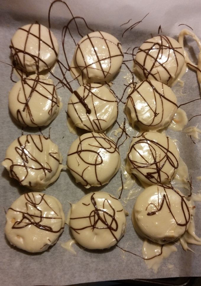 A picture of Peanut butter Cracker cookies.