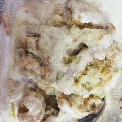 A picture of Dahi bhalla.