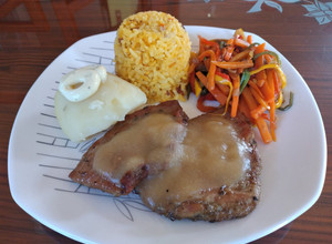 Una foto de Cerdo en salsa de manzana🥩🍎