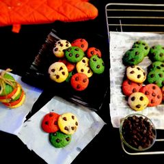 A picture of Tri colour choco chips cookies.