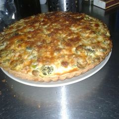 A picture of Chicken, mushroom and broccoli quiche.
