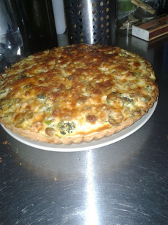 A picture of Chicken, mushroom and broccoli quiche.