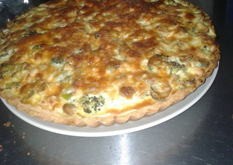 Simple Way to Make Ultimate Chicken, mushroom and broccoli quiche