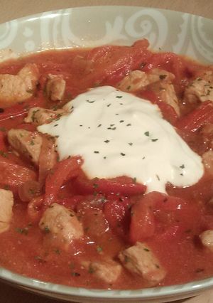 A picture of Vickys Roasted Pepper & Pork Goulash, GF DF EF SF NF.